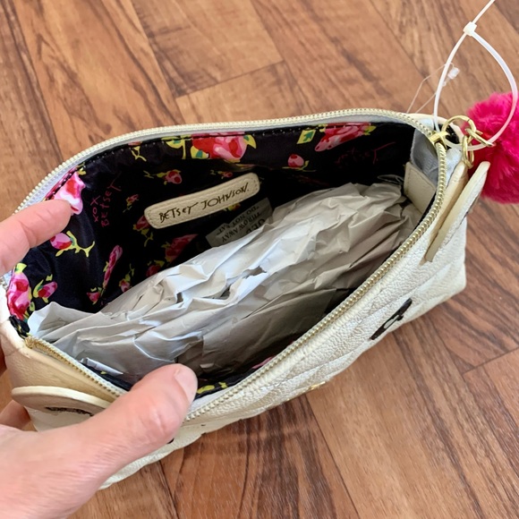Betsey Johnson quilted white kitty purse - Picture 6 of 10